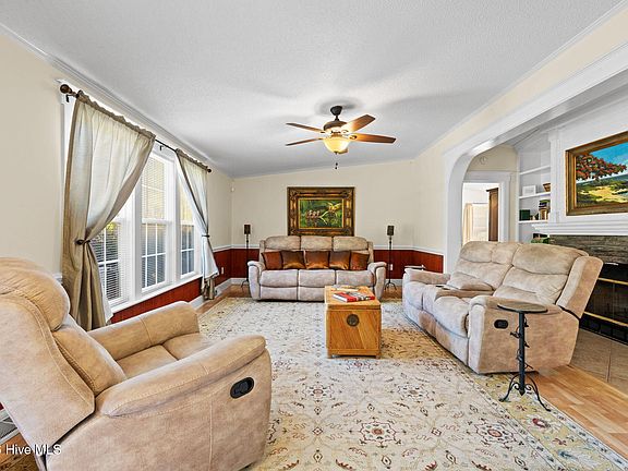 4th image of 115 Royal Oak Road NW