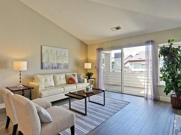 3rd image of 1683 Parkview Green Cir
