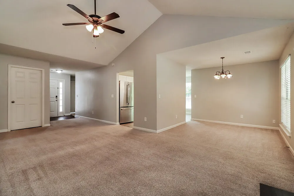 3 bed, 2.0 bath, 1391 sqft, $1,985 — Photo 4
