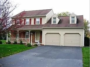 595 Westbrooke Dr photo 1