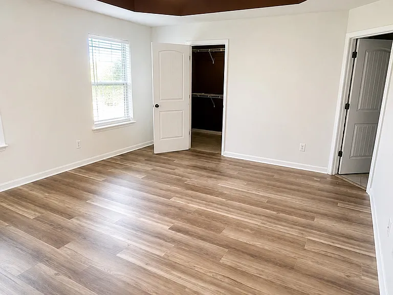 100 Bent Saddle St — Photo 16
