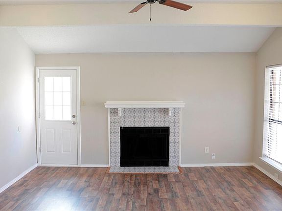 3rd image of 512 Valley Mills Dr