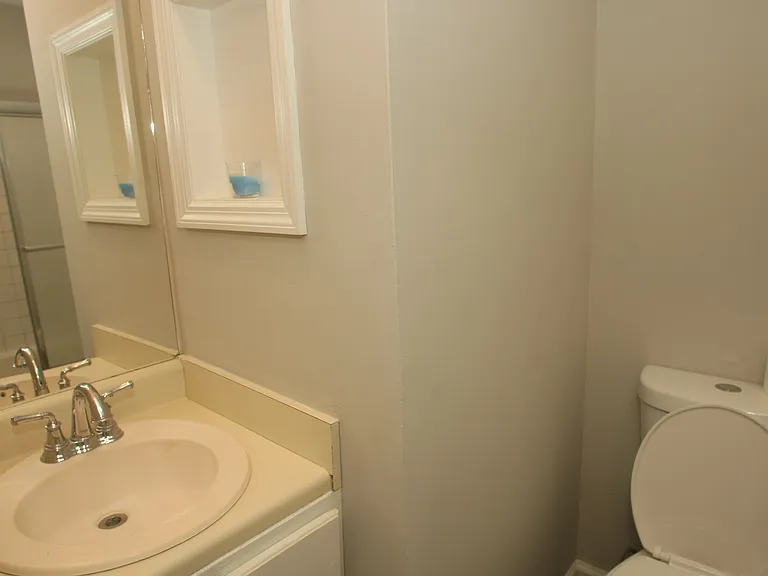 352 Longwood St — Photo 23