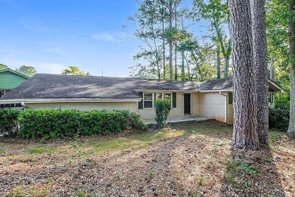 3 bed, 2.0 bath, 1324 sqft, $1,670 — Photo 4
