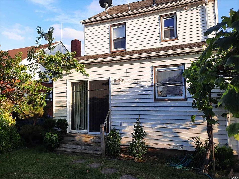 2nd image of 150 Oak St