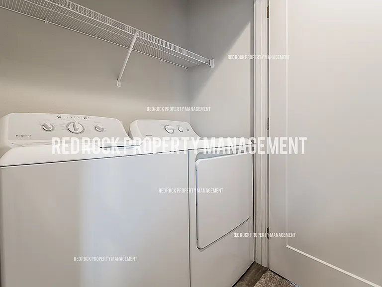 319 S Woodlawn Ln #1 — Photo 2