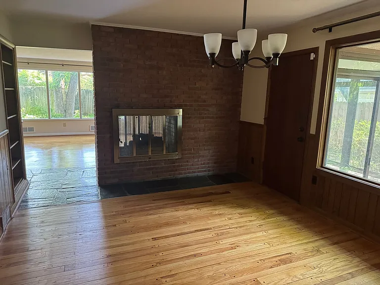3134 Herrick Rd — Photo 7