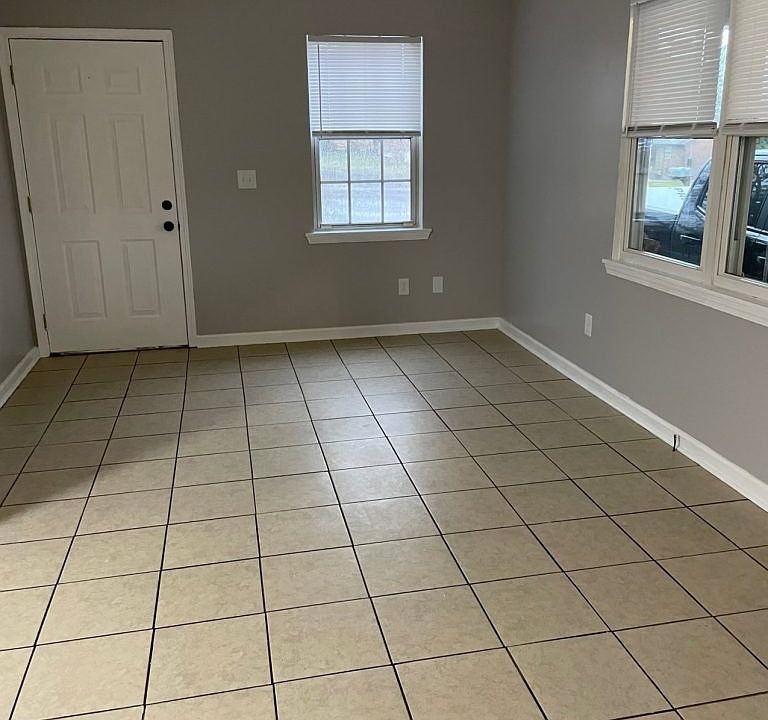 2nd image of 112 Melanie Ln #B