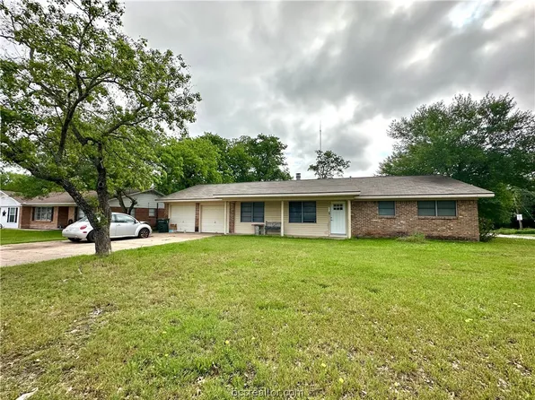 2319 Wayside Dr, Bryan, TX 77802