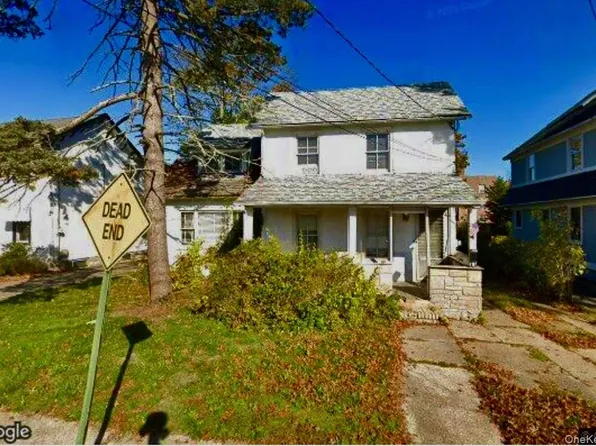 110 Stella Court, Lynbrook, NY 11563