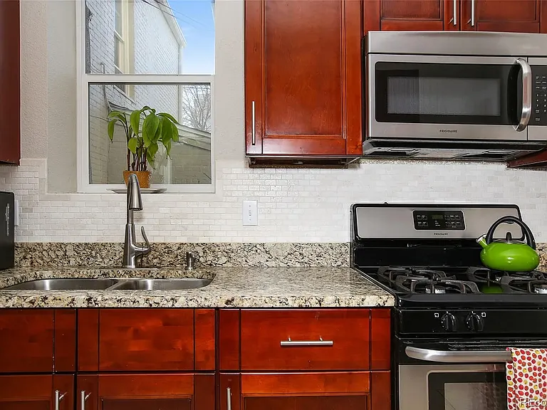 1623 N Williams St — Photo 22