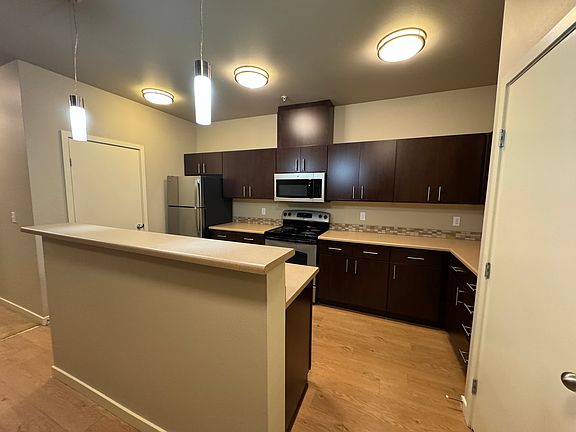 4th image of 961 10th Pl NE Unit 206