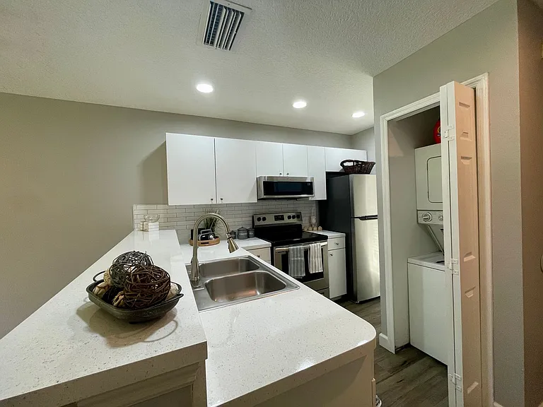 Village Park Townhomes | 2 & 3 Bedroom Apartments in Lady Lake, FL — Photo 47