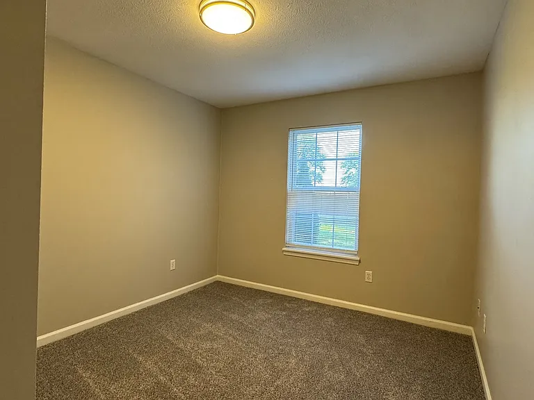 1039 S Rangeline Rd — Photo 12