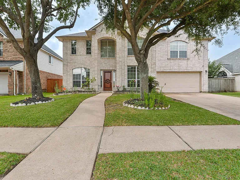 15707 Sandisfield Ln — Photo 2