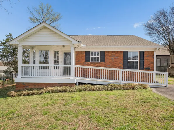 2418C Abbott Martin Rd, Nashville, TN 37215