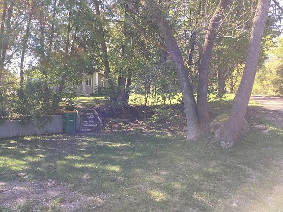 3rd image of 1055 Wayzata Blvd W