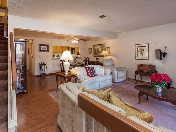 5th image of 756 Williamsburg Way