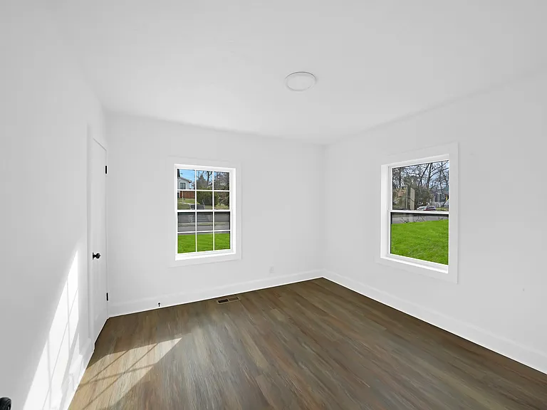 3001 Woodbine Ave — Photo 13
