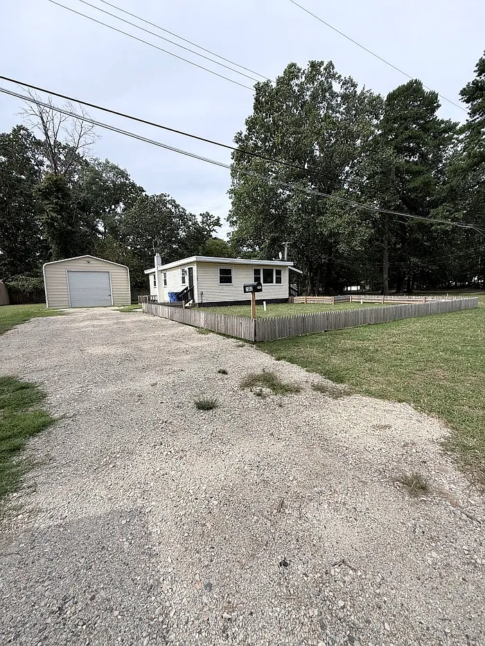 3 bed, 1.0 bath, $2,850 — Photo 2