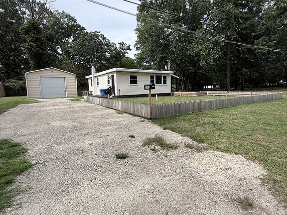2nd image of 2502 Range Rd