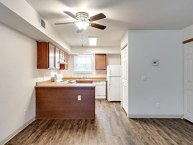 3622 Hess Ave — Photo 2