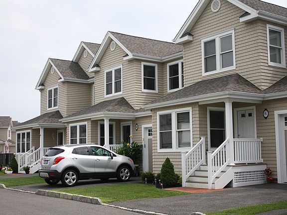 4th image of 44 Meadow Dr