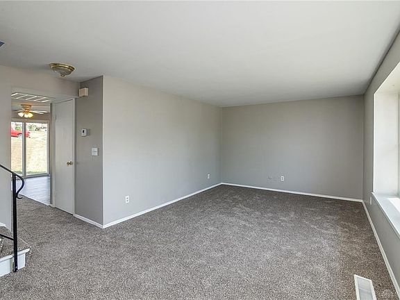 5th image of 7078 Sandalview Dr