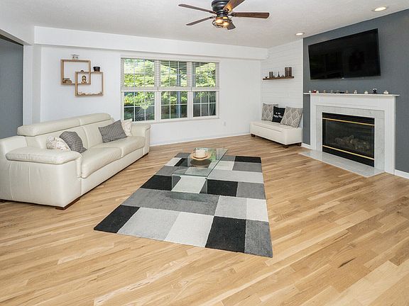 2nd image of 442 Foxhunt Dr