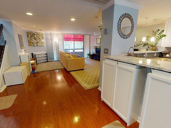 4th image of 1701 S Hayes St APT B