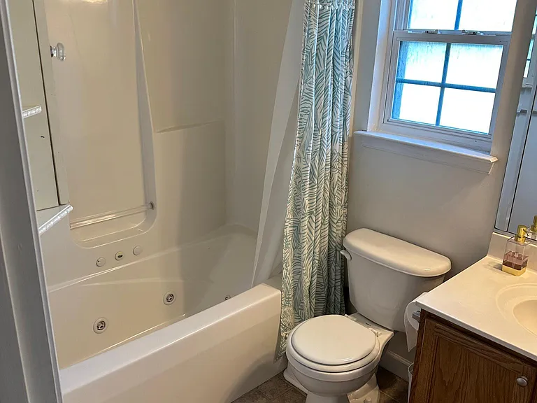 Second full bathroom with Jacuzzi Tub