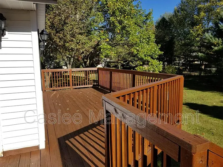 1049 Deleone Dr — Photo 10