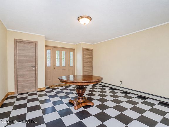 4th image of 114 Tallman St