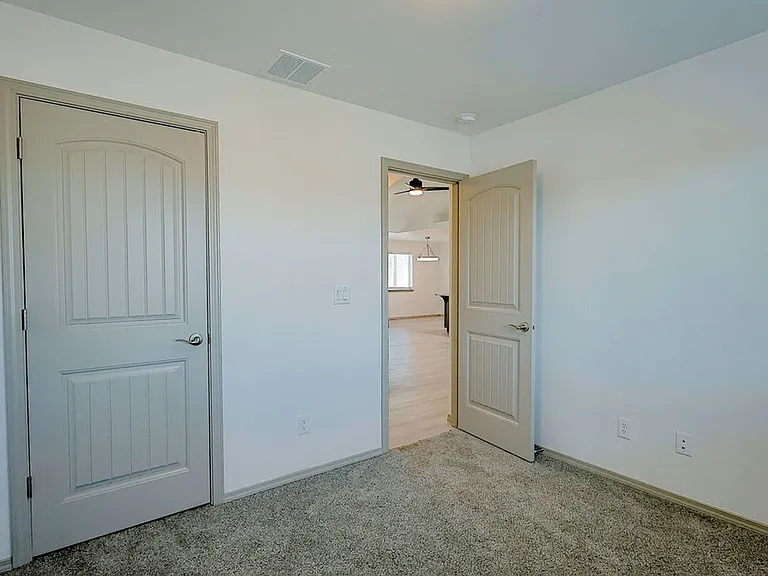 709 E Avenue K — Photo 14