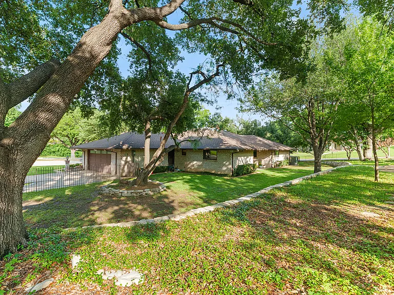 412 E Northgate Dr — Photo 30