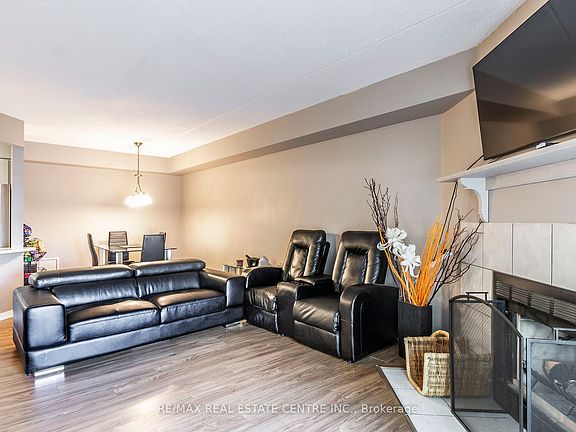 3rd image of 3085 Kingsway Dr #52