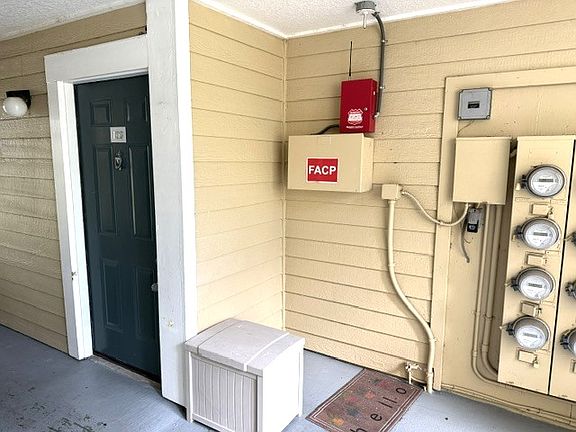 4th image of 4211 Chatham Oak Ct APT 102