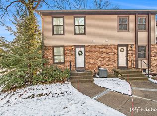 2595 Chatham Woods Dr SE, Grand Rapids, MI 49546