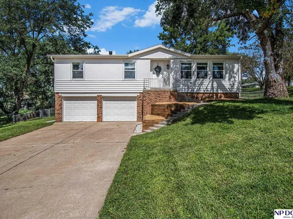 15610 Howard Ln, Bennington, NE 68007