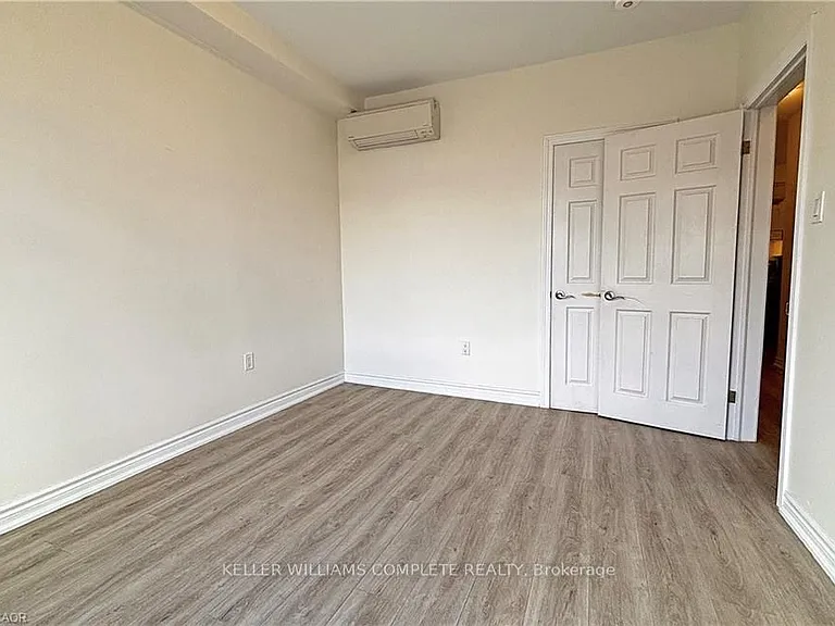 76 Wentworth St S #2 — Photo 4