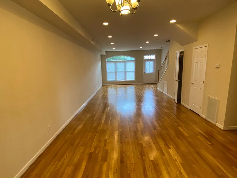1512 W Cary St — Photo 40