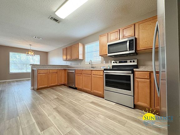4th image of 215 Twin Lakes Ln