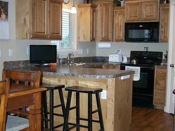 3rd image of 2027 Edmiston Dr