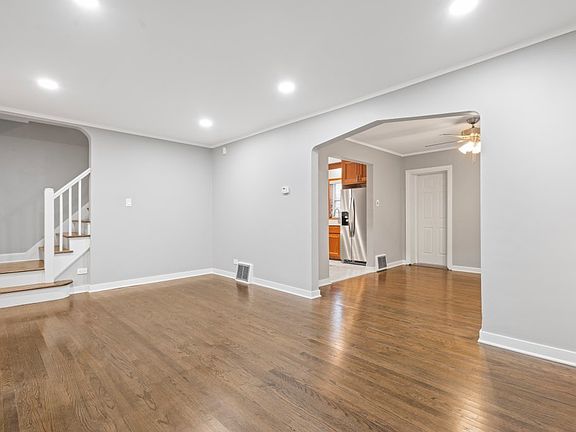 5th image of 10231 S Rhodes Ave