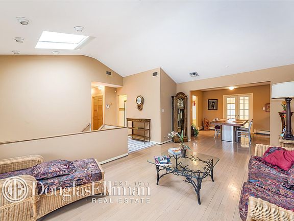 2nd image of 2765 Patricia Ln