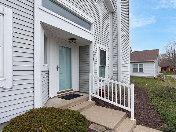 2nd image of 1803 Twin Oaks Ln
