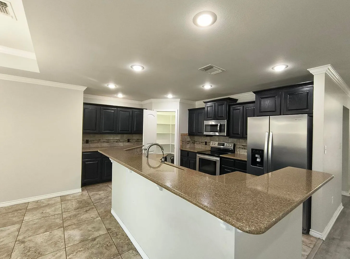 Elegant 3 Bedroom, 2 Bath Home 4 Minutes From Goodfellow Afb Available Now! — Photo 1