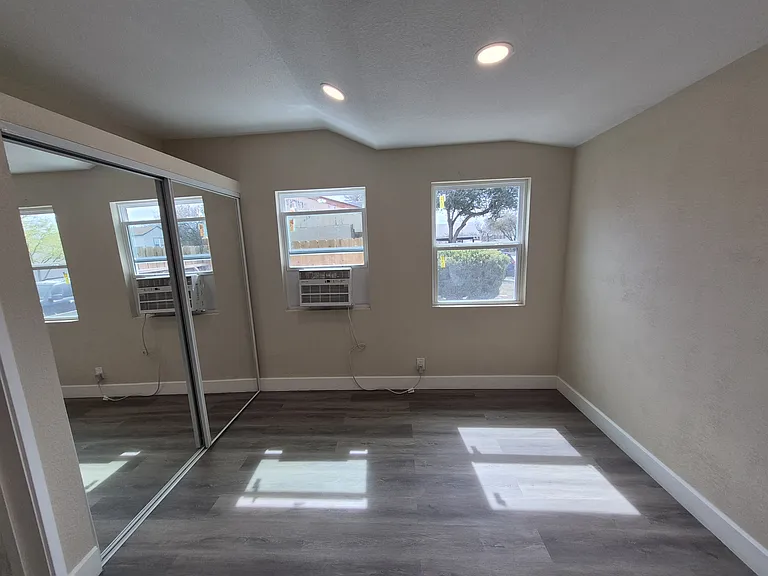 4018 Sunrise Cove Dr — Photo 52