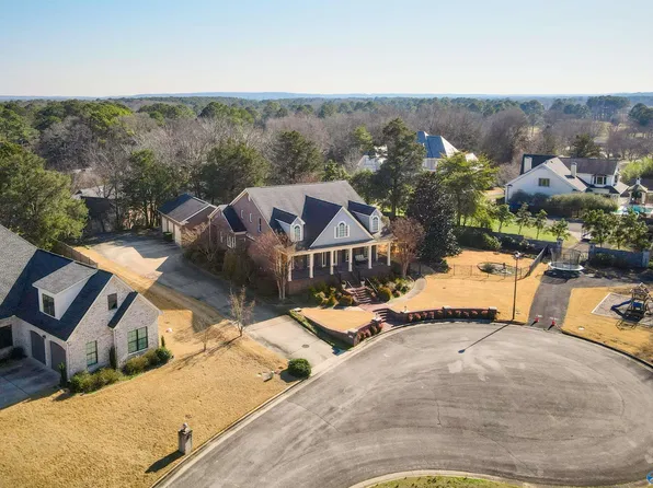 2034 Stratford Ct SE, Decatur, AL 35601