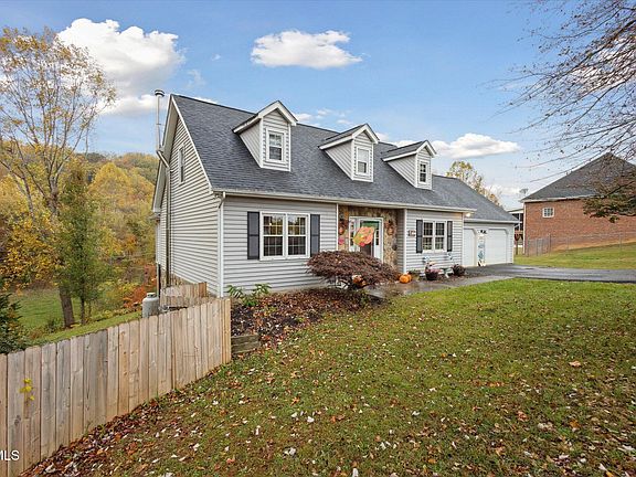 2nd image of 5109 Foxwood Ln